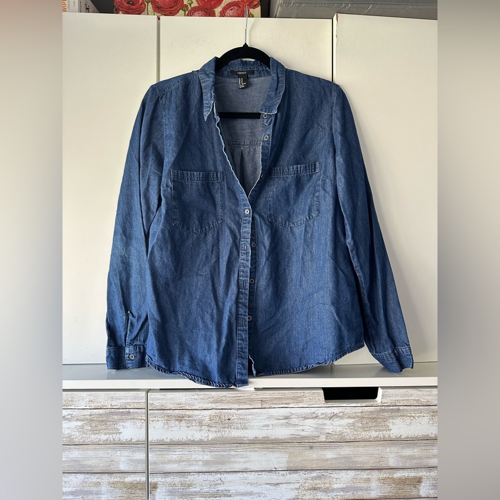 💙 Forever 21 Chambray Denim Button Front Shirt Medium Lyocell Blend